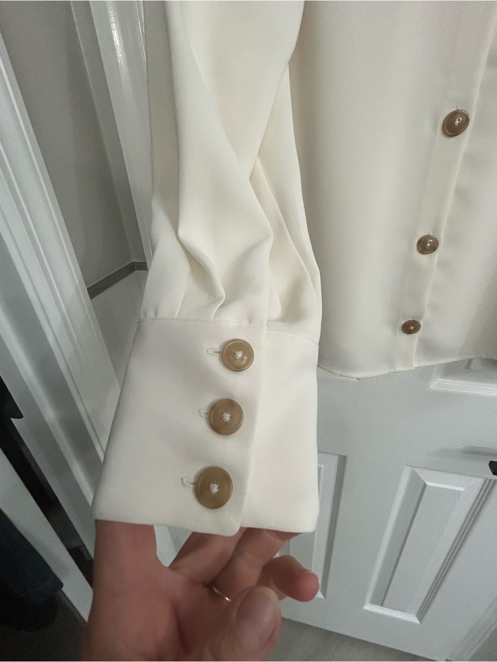 ANN TAYLOR
Cream Long-Sleeve Blouse - Classic Women's Top - Picture 5 of 11